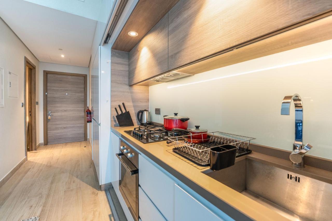 Fam Living - Marina Marvel - Studio Apartment With Breathtaking Views In Studio One Tower Dubái Exterior foto