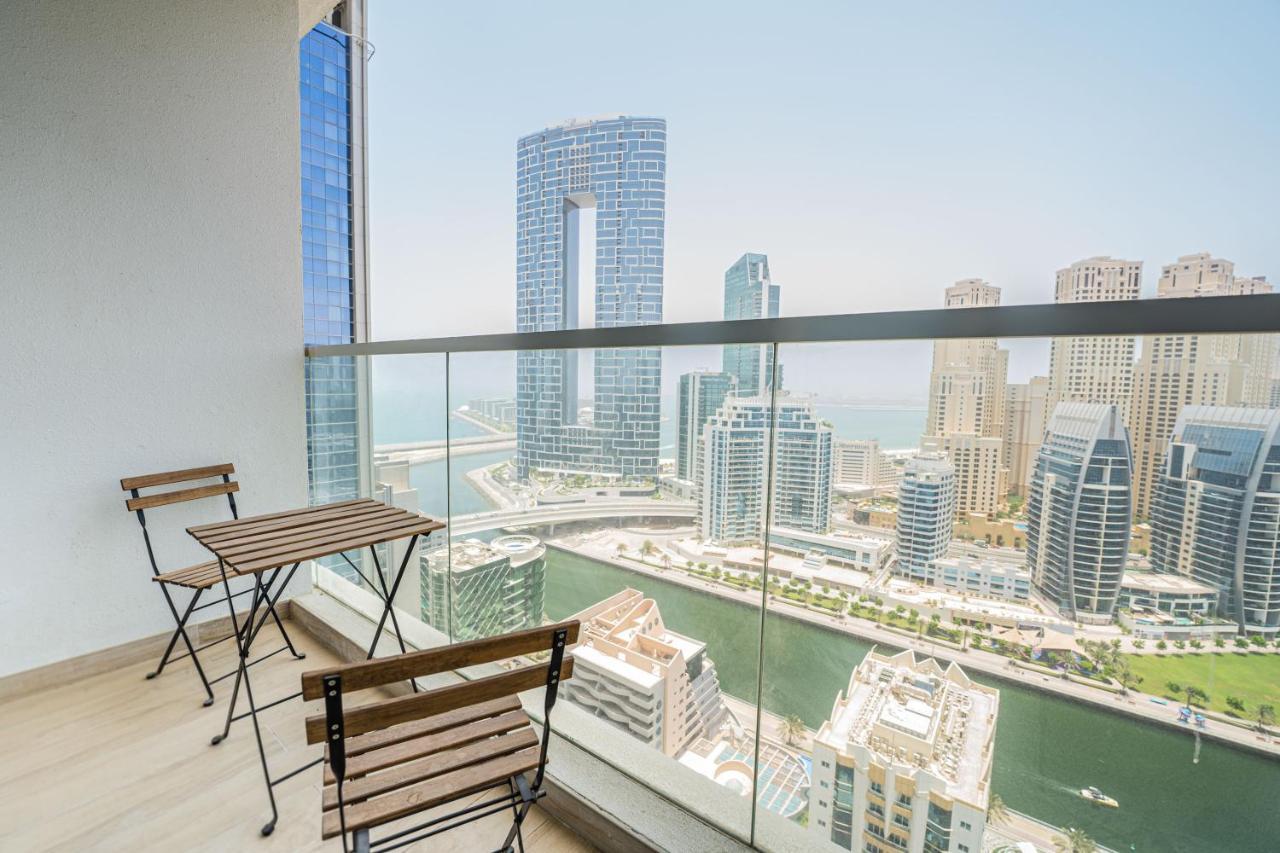 Fam Living - Marina Marvel - Studio Apartment With Breathtaking Views In Studio One Tower Dubái Exterior foto