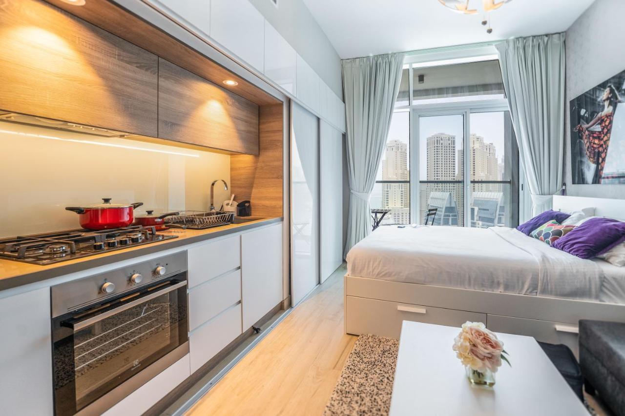 Fam Living - Marina Marvel - Studio Apartment With Breathtaking Views In Studio One Tower Dubái Exterior foto