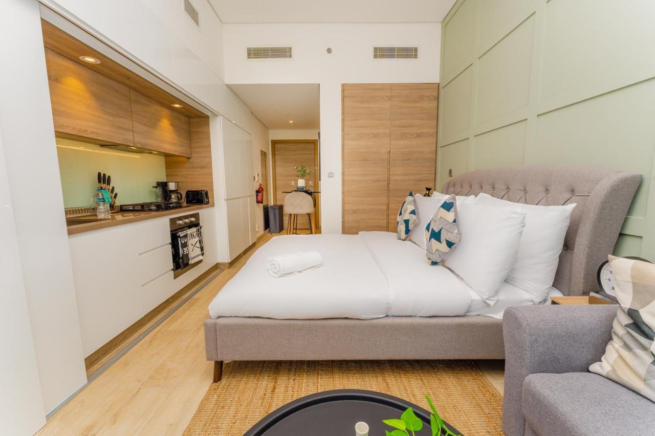 Fam Living - Marina Marvel - Studio Apartment With Breathtaking Views In Studio One Tower Dubái Exterior foto