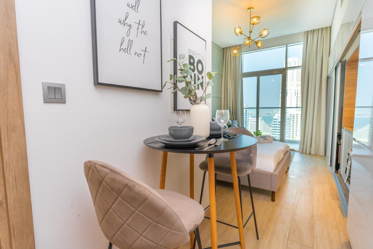 Fam Living - Marina Marvel - Studio Apartment With Breathtaking Views In Studio One Tower Dubái Exterior foto