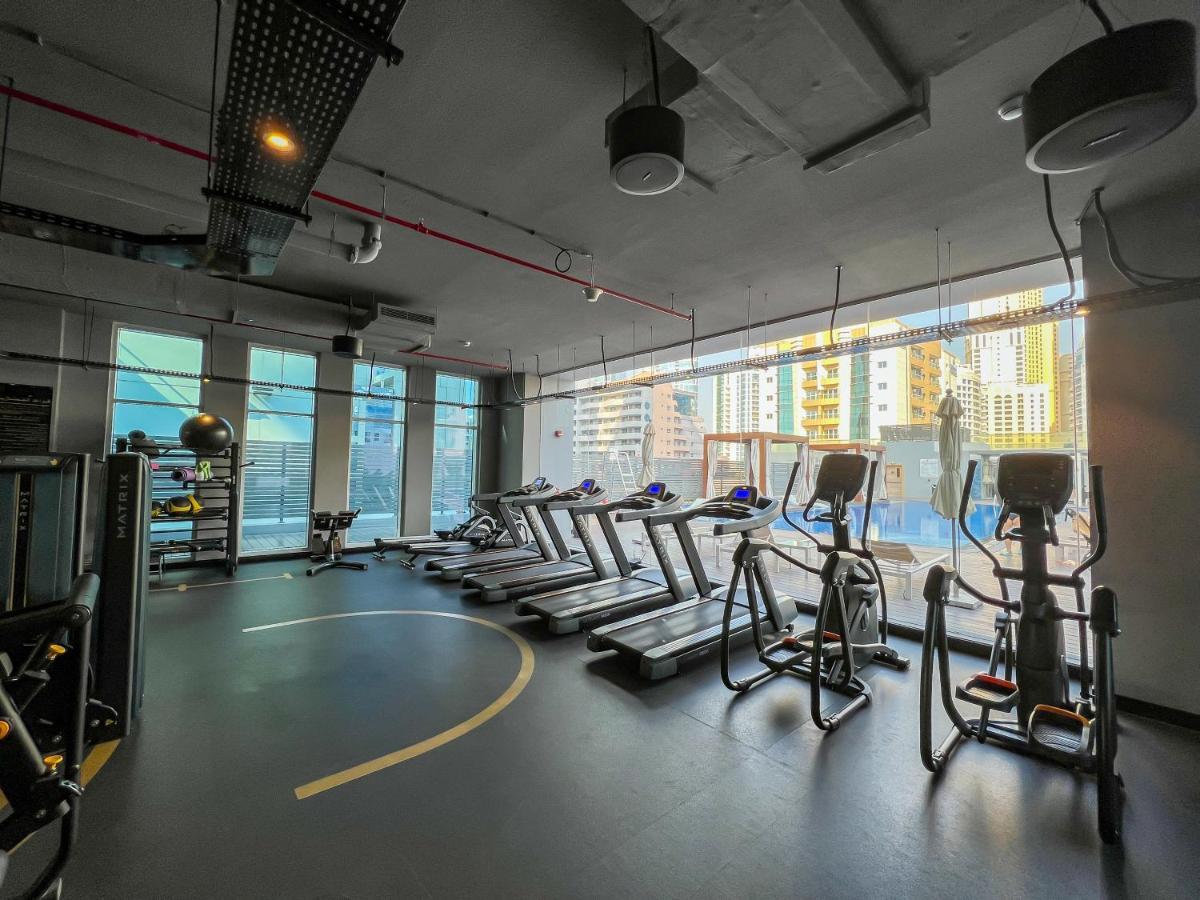 Fam Living - Marina Marvel - Studio Apartment With Breathtaking Views In Studio One Tower Dubái Exterior foto
